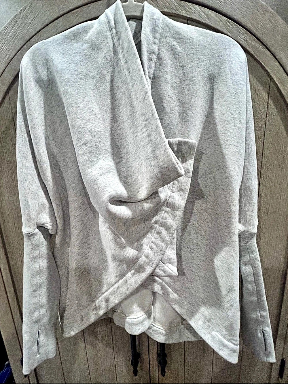 Lululemon - EUC - It Makes Two Wrap
A Unique Piece for the Lulu Fanatic!